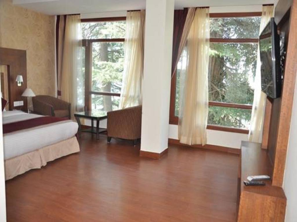 Hotel Southgate Shimla Buitenkant foto