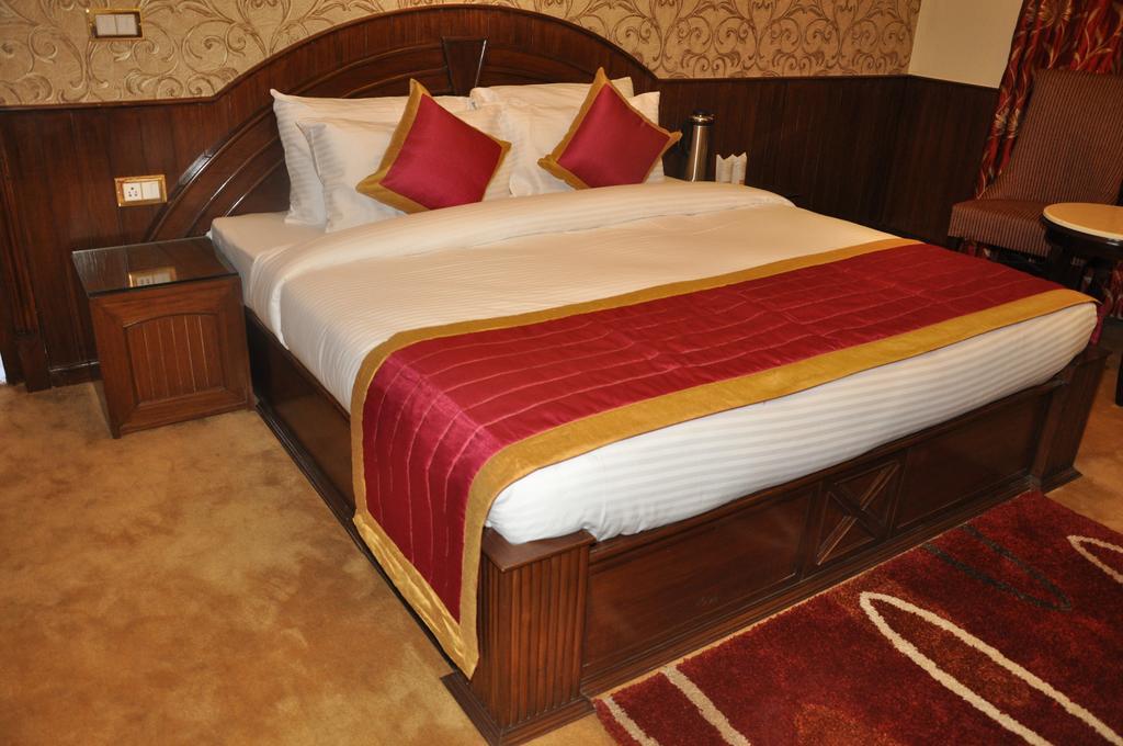 Hotel Southgate Shimla Buitenkant foto