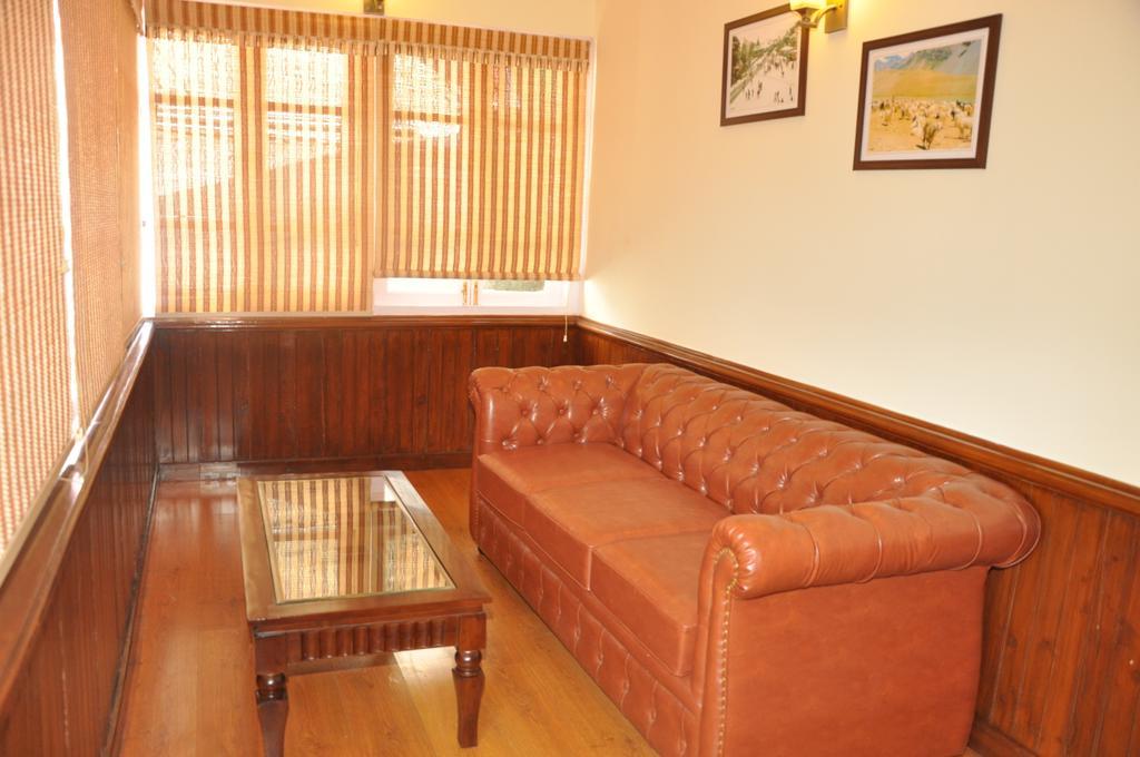 Hotel Southgate Shimla Buitenkant foto
