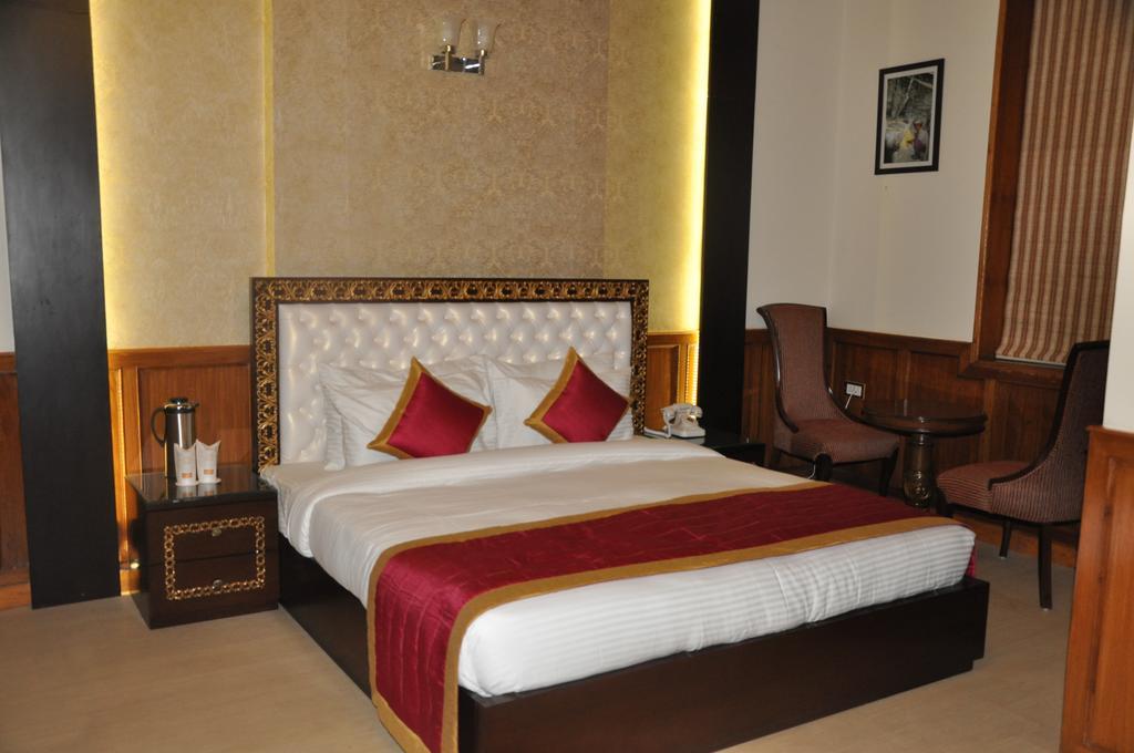 Hotel Southgate Shimla Buitenkant foto