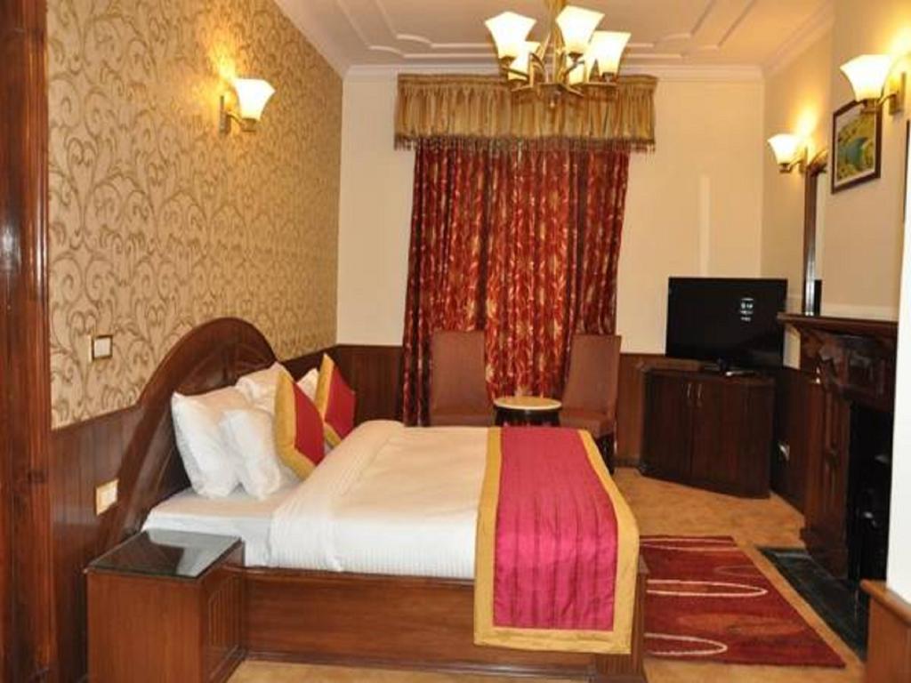 Hotel Southgate Shimla Buitenkant foto