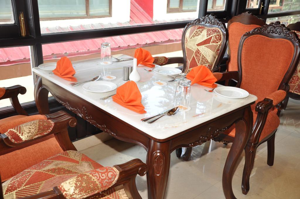 Hotel Southgate Shimla Buitenkant foto