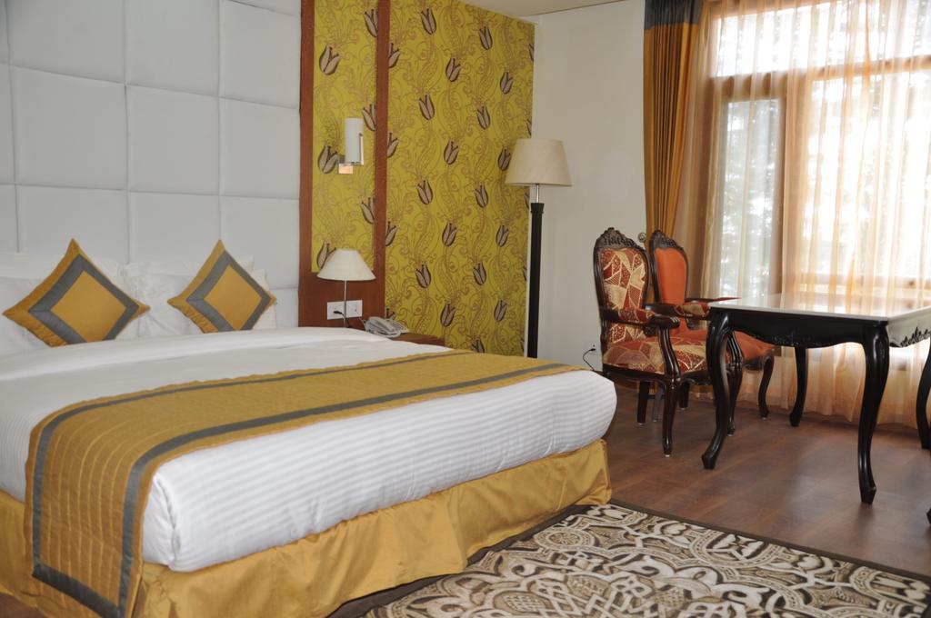 Hotel Southgate Shimla Buitenkant foto