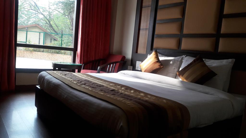 Hotel Southgate Shimla Buitenkant foto